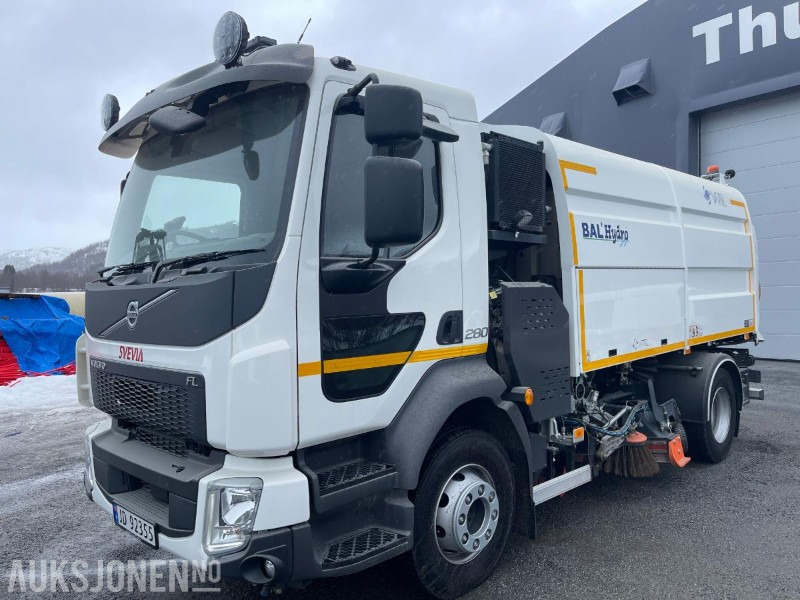 2023 Volvo FL 280 hk * BAL`Hydro Feiebil/Sweeper * Klar for sesongen * 2500 Km * Leveres med ny Eu kontroll * - Utility/ Special vehicle: picture 1 2023 Volvo FL 280 hk * BAL`Hydro Feiebil/Sweeper * Klar for sesongen * 2500 Km * Leveres med ny Eu kontroll * - Utility/ Special vehicle: picture 1