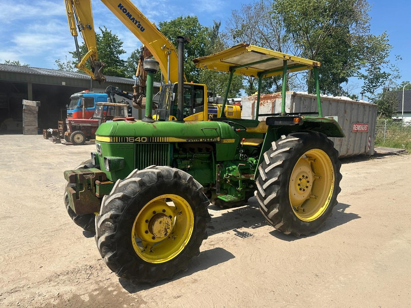 John Deere 1640 4x4 - Straddle tractor: picture 1 John Deere 1640 4x4 - Straddle tractor: picture 1