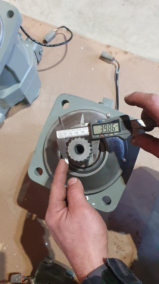 New Hydraulic motor for Drilling machine REXROTH A6VM107HD2/63W-VZB010F00B R902207840: picture 11