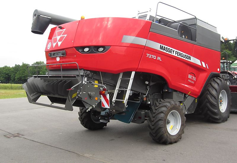 Massey Ferguson MF 7370 PL - Combine harvester: picture 2 Massey Ferguson MF 7370 PL - Combine harvester: picture 2