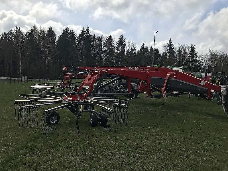 Massey Ferguson MF RK 1404 TRC-PRO / FELLA JURAS 14055 PRO - Tedder/ Rake: picture 1 Massey Ferguson MF RK 1404 TRC-PRO / FELLA JURAS 14055 PRO - Tedder/ Rake: picture 1