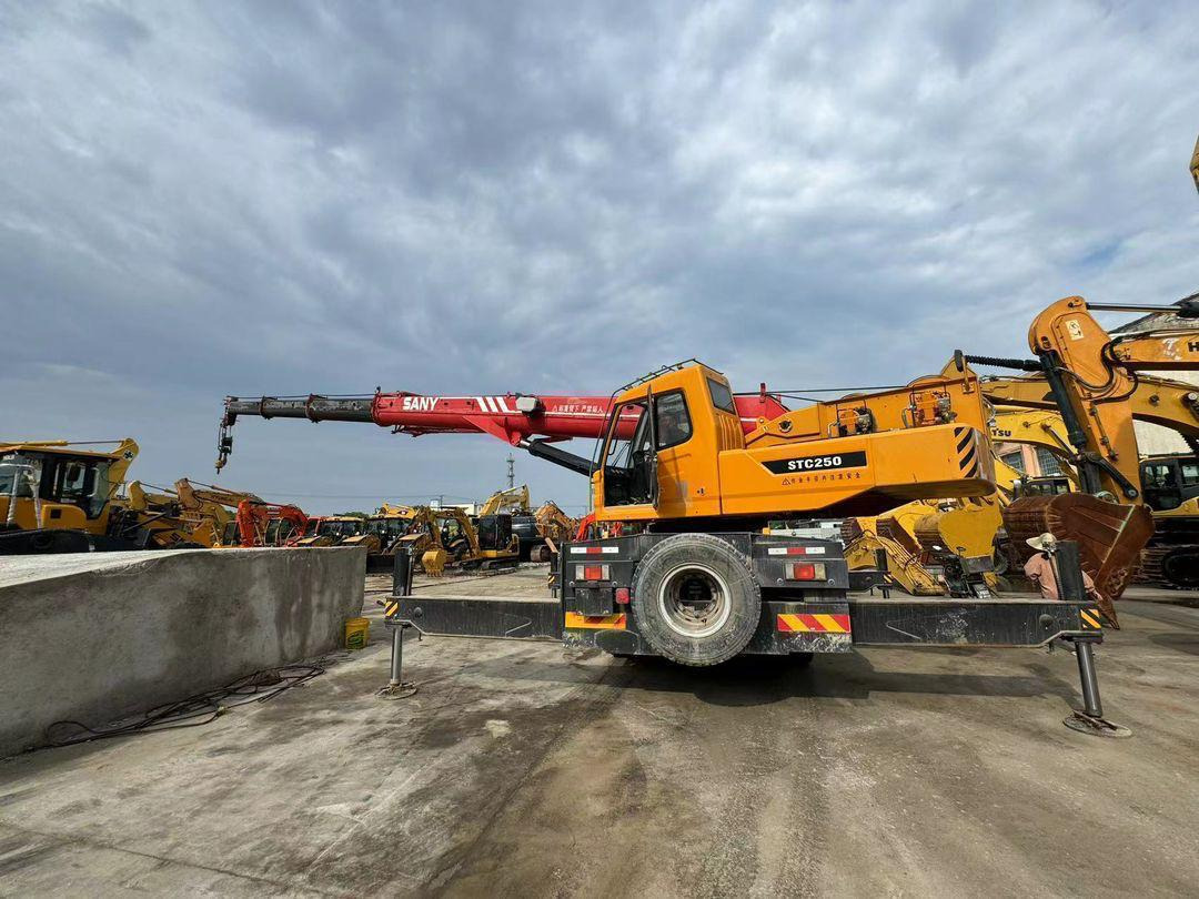 Sany Used Truck Crane 25 Ton with Excellent Work Performance and 1 year Warrenty - Mobile crane: picture 4 Sany Used Truck Crane 25 Ton with Excellent Work Performance and 1 year Warrenty - Mobile crane: picture 4