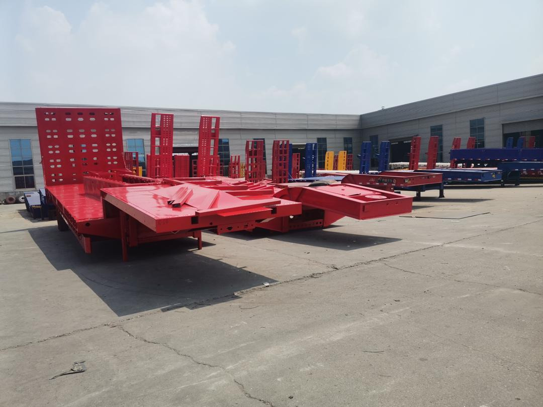 ZHICHENG Semi Flat Bed Low Bed Lowboy bed truck in New or Used Condition and various Size for Sale - Low loader semi-trailer: picture 5 ZHICHENG Semi Flat Bed Low Bed Lowboy bed truck in New or Used Condition and various Size for Sale - Low loader semi-trailer: picture 5