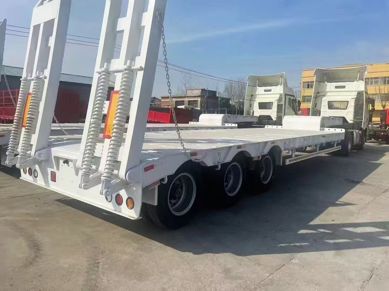 ZHICHENG Semi Flat Bed Low Bed in New or Used with 3 Axles 4 Axles - Low loader semi-trailer: picture 1 ZHICHENG Semi Flat Bed Low Bed in New or Used with 3 Axles 4 Axles - Low loader semi-trailer: picture 1