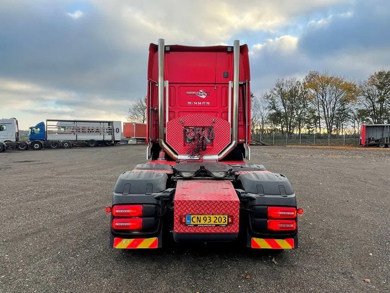 DAF XF 530 Twensteer Special interior. Full Air suspension Hydr. system - Tractor truck: picture 4 DAF XF 530 Twensteer Special interior. Full Air suspension Hydr. system - Tractor truck: picture 4