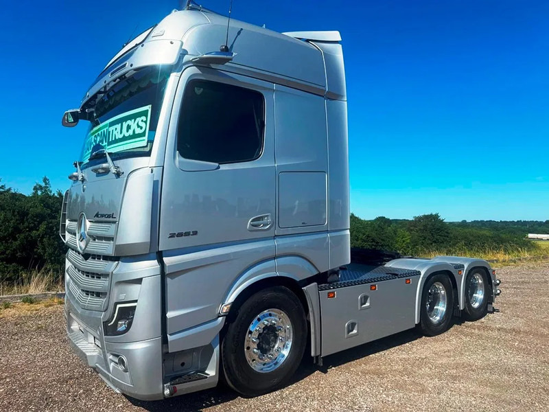 Mercedes-Benz Actros 2653 Special Interior. 6x2 3250mm weelbase. Air / Air suspension. hydr. syatem. Invertor. Micro wave. - Tractor truck: picture 3 Mercedes-Benz Actros 2653 Special Interior. 6x2 3250mm weelbase. Air / Air suspension. hydr. syatem. Invertor. Micro wave. - Tractor truck: picture 3
