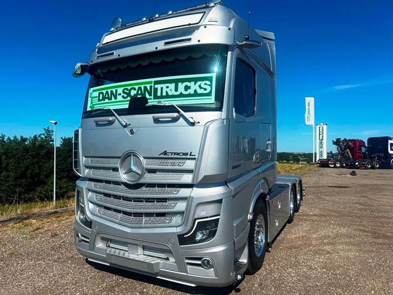 Mercedes-Benz Actros 2653 Special Interior. 6x2 3250mm weelbase. Air / Air suspension. hydr. syatem. Invertor. Micro wave. - Tractor truck: picture 4 Mercedes-Benz Actros 2653 Special Interior. 6x2 3250mm weelbase. Air / Air suspension. hydr. syatem. Invertor. Micro wave. - Tractor truck: picture 4