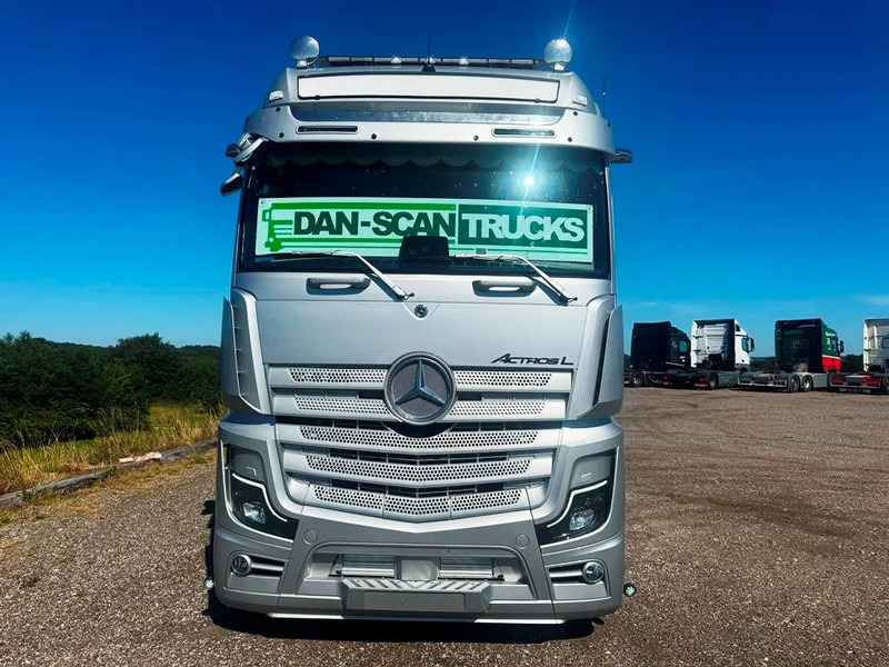 Mercedes-Benz Actros 2653 Special Interior. 6x2 3250mm weelbase. Air / Air suspension. hydr. syatem. Invertor. Micro wave. - Tractor truck: picture 5 Mercedes-Benz Actros 2653 Special Interior. 6x2 3250mm weelbase. Air / Air suspension. hydr. syatem. Invertor. Micro wave. - Tractor truck: picture 5