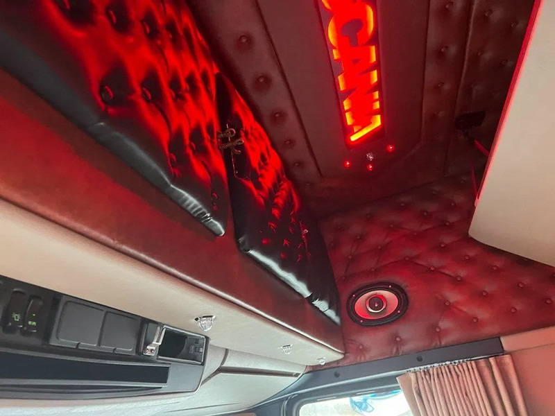 Tractor truck Scania T520 V8 Speciel interior. Air / Air suspension. Opticruise / Retarder .PTO on Engine and gearbox. New Hydr. system.: picture 16
