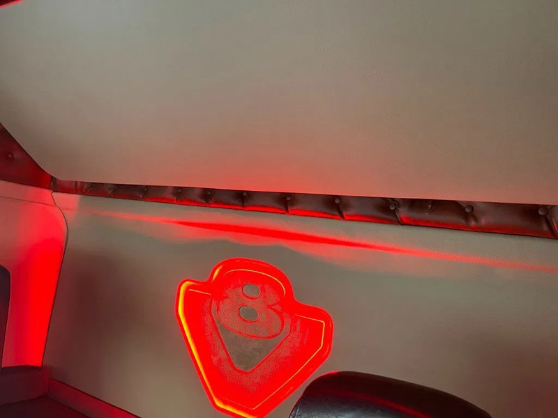 Tractor truck Scania T520 V8 Speciel interior. Air / Air suspension. Opticruise / Retarder .PTO on Engine and gearbox. New Hydr. system.: picture 15