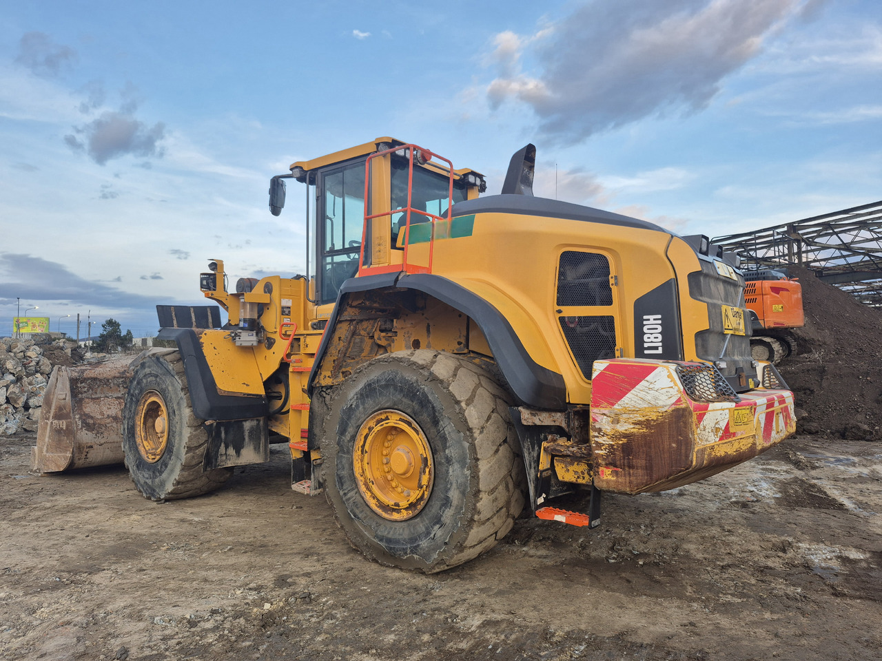 VOLVO L180H - Wheel loader: picture 3 VOLVO L180H - Wheel loader: picture 3