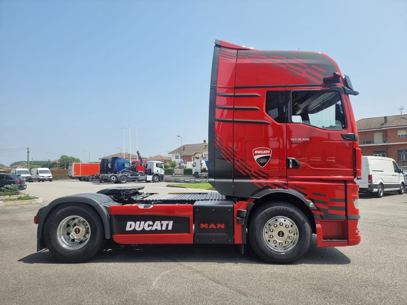 TRATTORE STRADALE MAN TGX 520hp DUCATI EDITION TGX 18.520 4x2 LL SA - Tractor truck: picture 2 TRATTORE STRADALE MAN TGX 520hp DUCATI EDITION TGX 18.520 4x2 LL SA - Tractor truck: picture 2