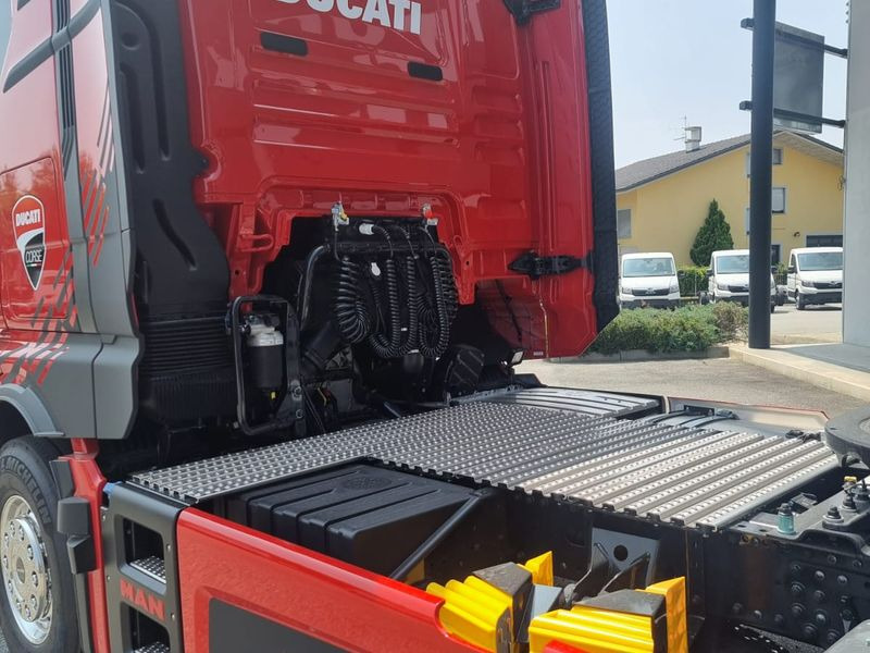 TRATTORE STRADALE MAN TGX 520hp DUCATI EDITION TGX 18.520 4x2 LL SA - Tractor truck: picture 5 TRATTORE STRADALE MAN TGX 520hp DUCATI EDITION TGX 18.520 4x2 LL SA - Tractor truck: picture 5