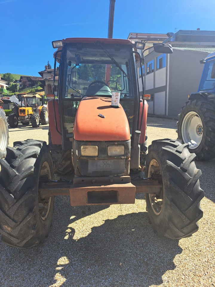 NEW HOLLAND New Holland L85 - Farm tractor: picture 3 NEW HOLLAND New Holland L85 - Farm tractor: picture 3