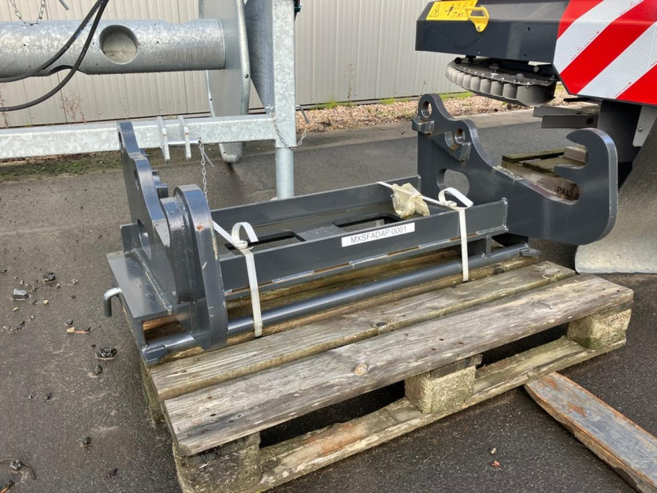 ADAPTER SCHÄFFER AUF EURO-AUFNAHME - Front loader for tractor: picture 2 ADAPTER SCHÄFFER AUF EURO-AUFNAHME - Front loader for tractor: picture 2