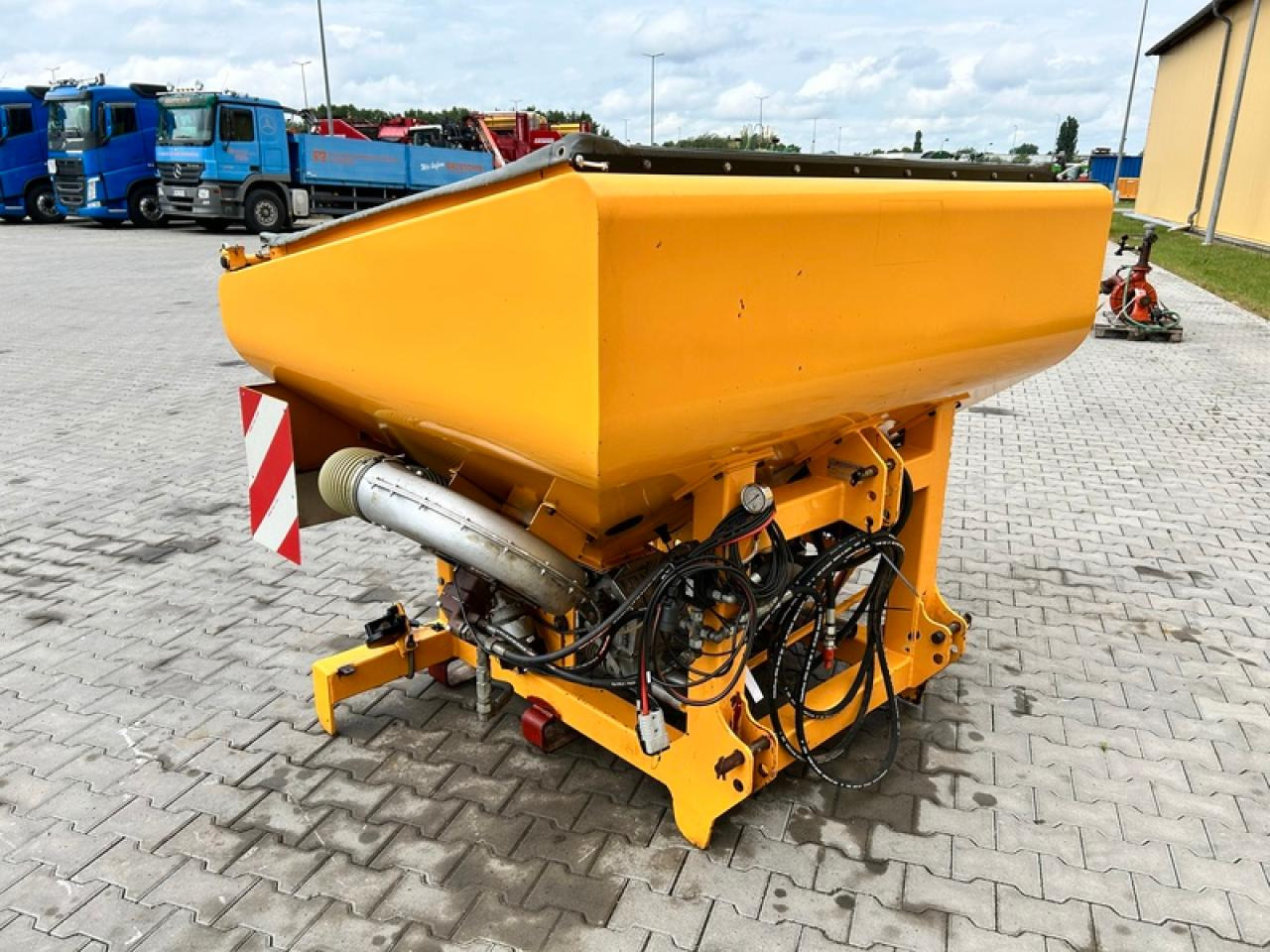 AGRISEM DSF 1600 FRONTTANK - Fertilizer spreader: picture 3 AGRISEM DSF 1600 FRONTTANK - Fertilizer spreader: picture 3