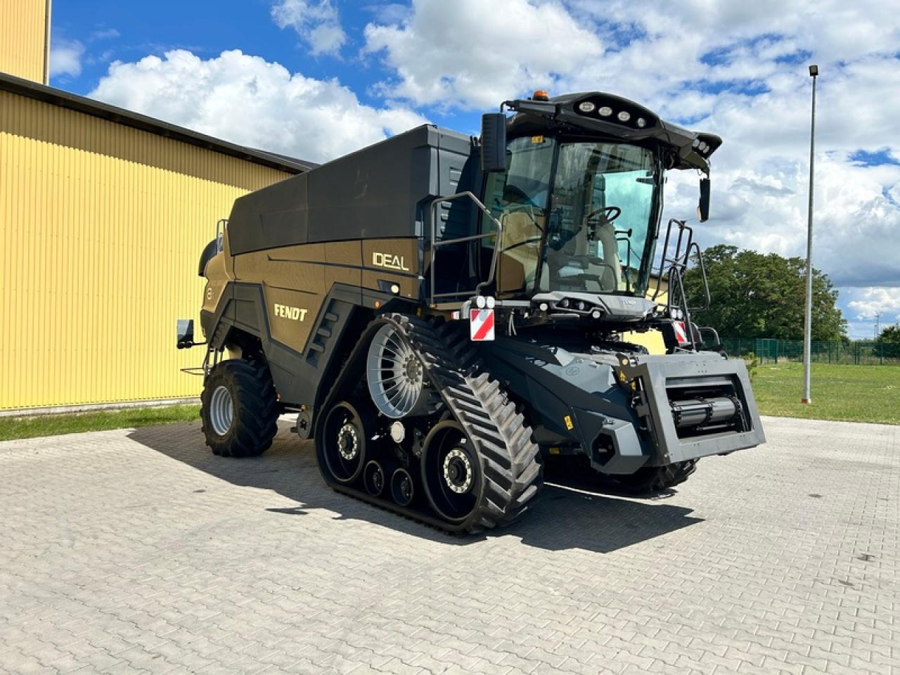Fendt AKTIONIDEAL 8T - Combine harvester: picture 4 Fendt AKTIONIDEAL 8T - Combine harvester: picture 4