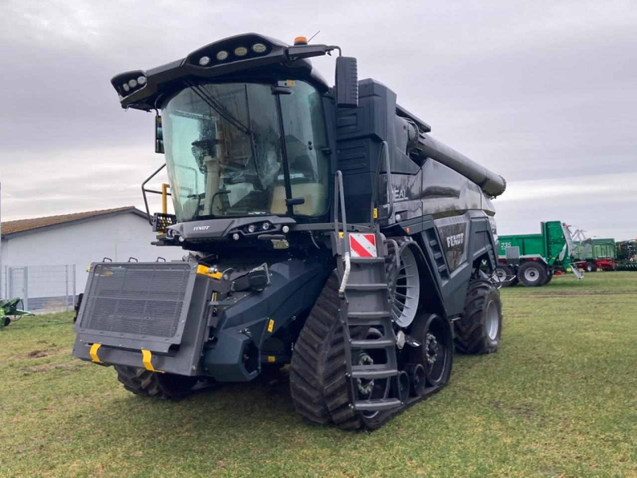 Fendt IDEAL 9 INKL. SCHNEIDWERK+WAGEN - Combine harvester: picture 2 Fendt IDEAL 9 INKL. SCHNEIDWERK+WAGEN - Combine harvester: picture 2