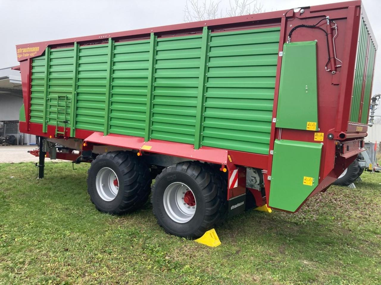 Strautmann GIGA 4602 DO - Farm tipping trailer/ Dumper: picture 3 Strautmann GIGA 4602 DO - Farm tipping trailer/ Dumper: picture 3