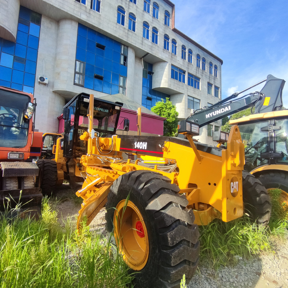 CAT 140H Grader - Grader: picture 2 CAT 140H Grader - Grader: picture 2
