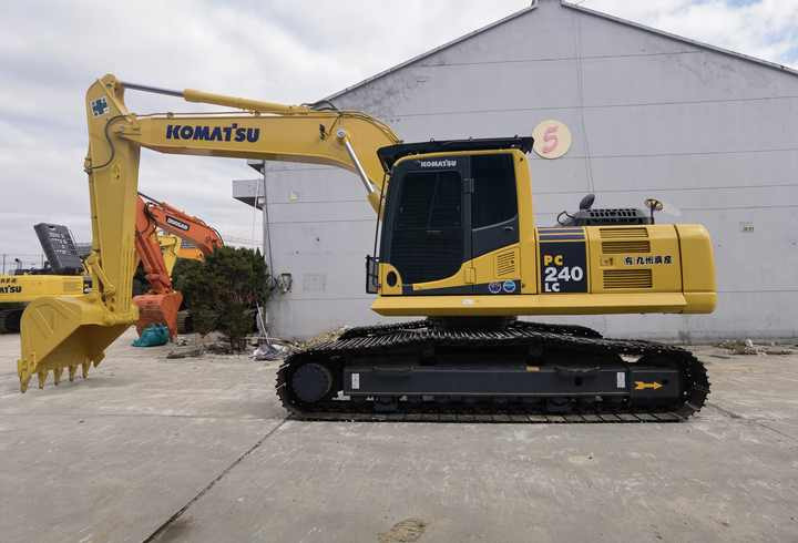 Japan original Used second hand excavator Komatsu PC240LC-8 hydraulic excavator digger for sale - Crawler excavator: picture 5 Japan original Used second hand excavator Komatsu PC240LC-8 hydraulic excavator digger for sale - Crawler excavator: picture 5