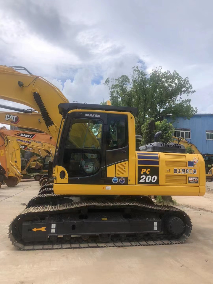 Komatsu PC200-8 Excavator - Crawler excavator: picture 1 Komatsu PC200-8 Excavator - Crawler excavator: picture 1