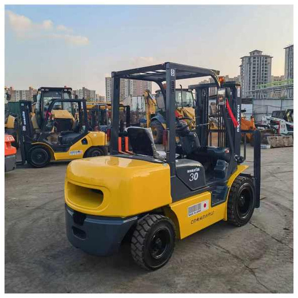 Used Komatsu original Japan Forklift 3 ton FD30 forklift good condition for sale in Shanghai yard - Diesel forklift: picture 1 Used Komatsu original Japan Forklift 3 ton FD30 forklift good condition for sale in Shanghai yard - Diesel forklift: picture 1