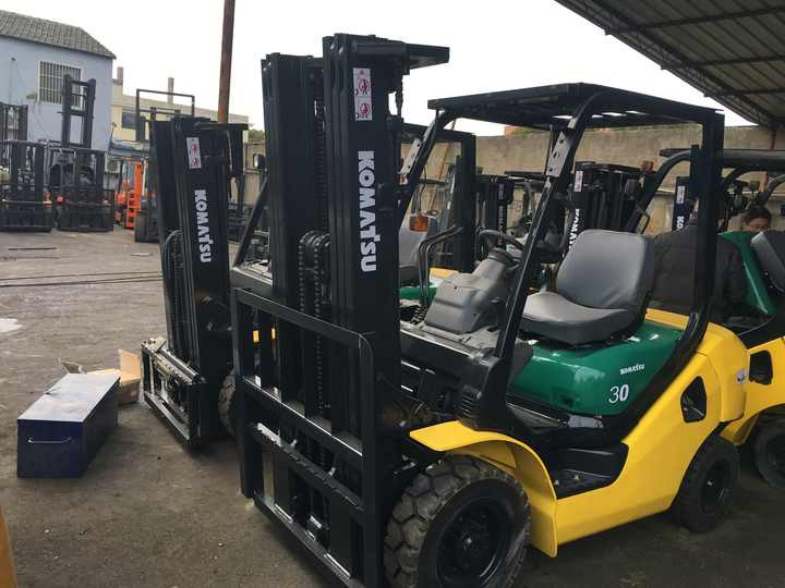 Second hand good condition Komatsu FD30 Forklift Cheap used 3ton forklift Komatsu warehouse machine on hot sale - Diesel forklift: picture 3 Second hand good condition Komatsu FD30 Forklift Cheap used 3ton forklift Komatsu warehouse machine on hot sale - Diesel forklift: picture 3