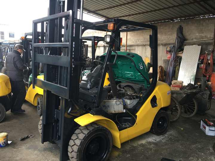Second hand good condition Komatsu FD30 Forklift Cheap used 3ton forklift Komatsu warehouse machine on hot sale - Diesel forklift: picture 5 Second hand good condition Komatsu FD30 Forklift Cheap used 3ton forklift Komatsu warehouse machine on hot sale - Diesel forklift: picture 5