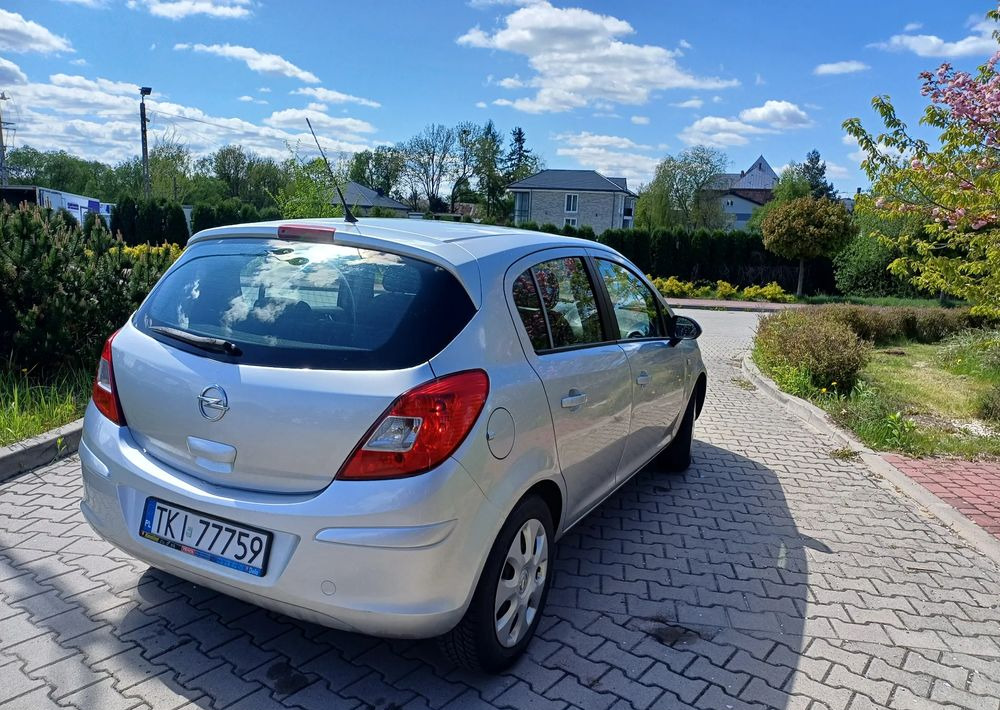 Opel Corsa 1.2 16V Graphite - Car: picture 5 Opel Corsa 1.2 16V Graphite - Car: picture 5