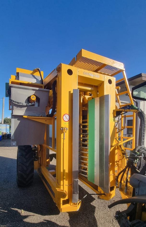 Vendemmiatrice Gregoire G2.230 - Farm tractor: picture 3 Vendemmiatrice Gregoire G2.230 - Farm tractor: picture 3