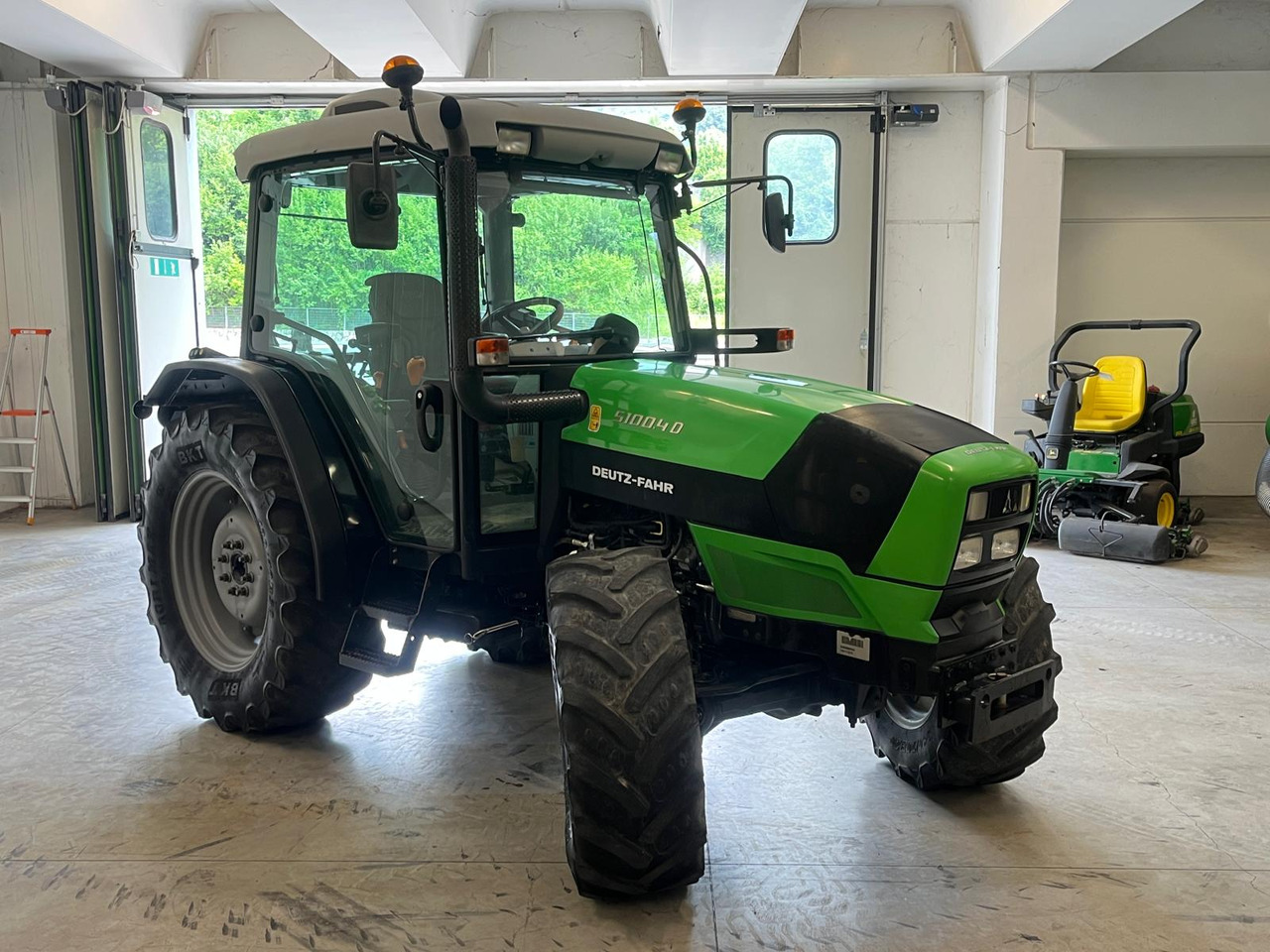 DEUTZ-FAHR 5100.4 D - Farm tractor: picture 3 DEUTZ-FAHR 5100.4 D - Farm tractor: picture 3
