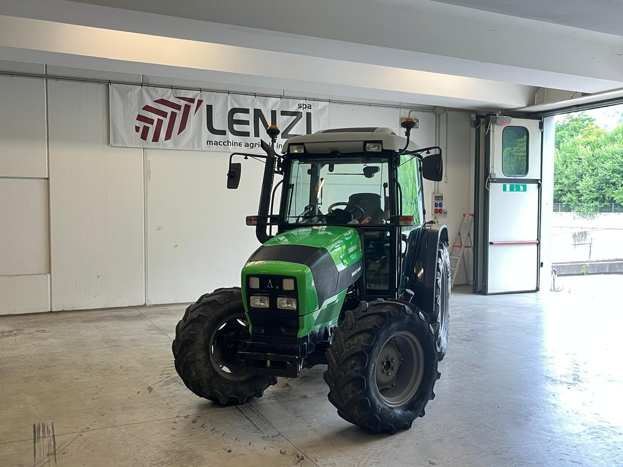 DEUTZ-FAHR 5100.4 D - Farm tractor: picture 2 DEUTZ-FAHR 5100.4 D - Farm tractor: picture 2
