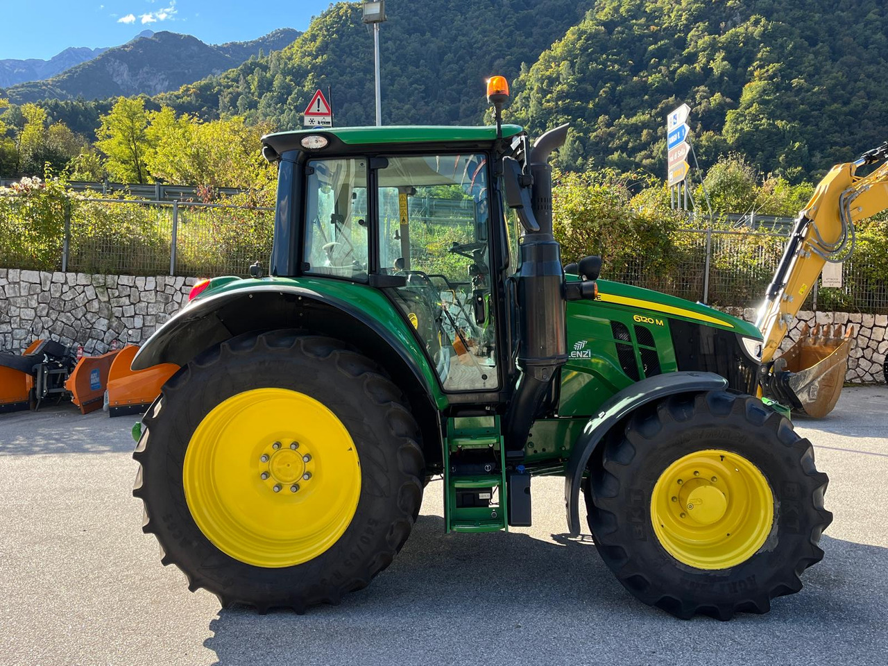 JOHN DEERE 6120 M - Farm tractor: picture 5 JOHN DEERE 6120 M - Farm tractor: picture 5