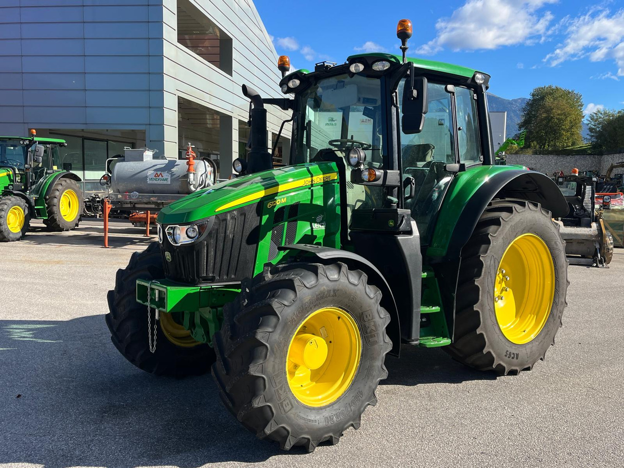 JOHN DEERE 6120 M - Farm tractor: picture 2 JOHN DEERE 6120 M - Farm tractor: picture 2