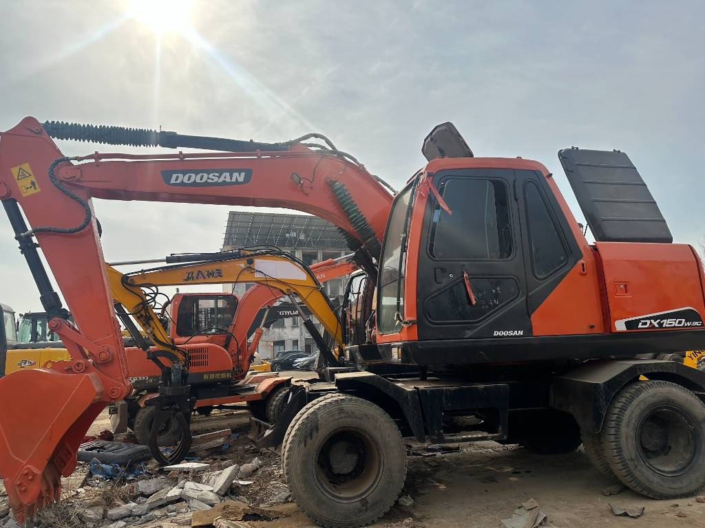 Doosan 150 W-7 - Wheel excavator: picture 1 Doosan 150 W-7 - Wheel excavator: picture 1