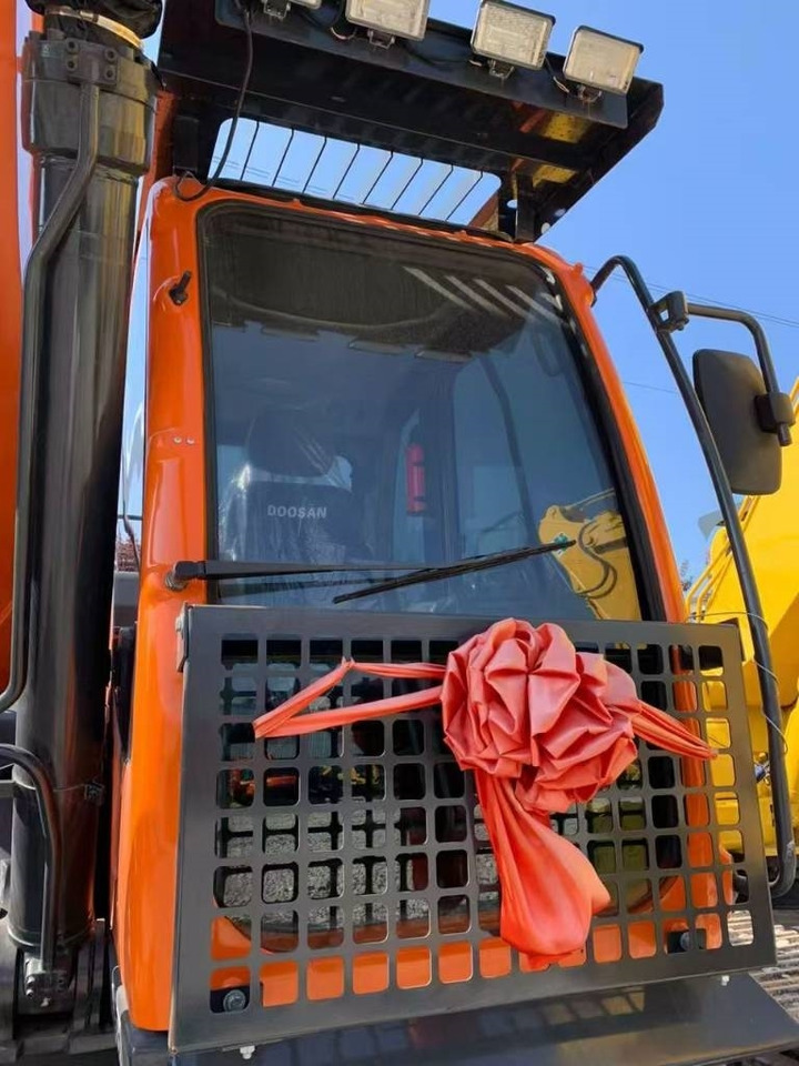 Doosan 300 - Crawler excavator: picture 3 Doosan 300 - Crawler excavator: picture 3