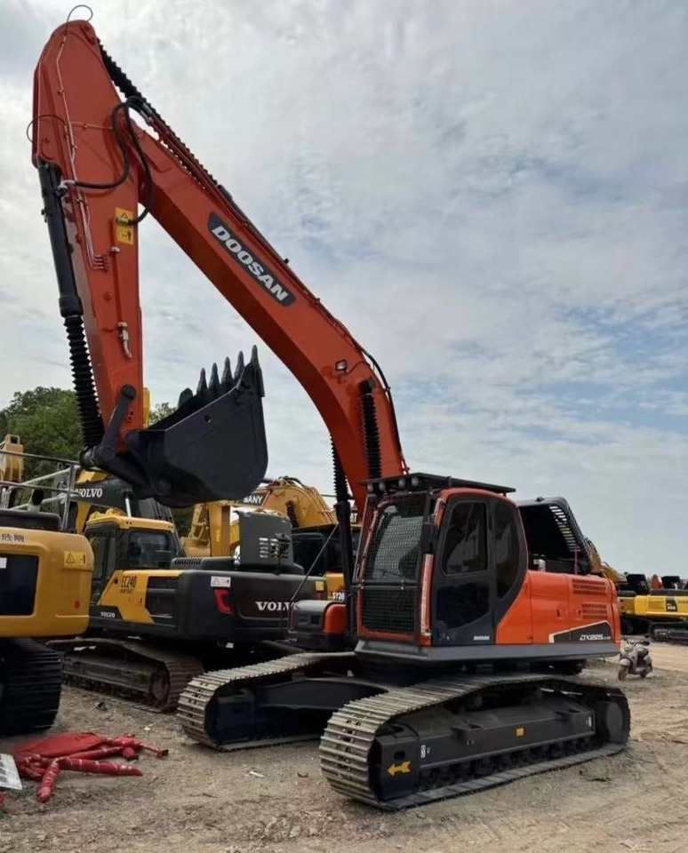 Doosan DX 225 - Crawler excavator: picture 1 Doosan DX 225 - Crawler excavator: picture 1