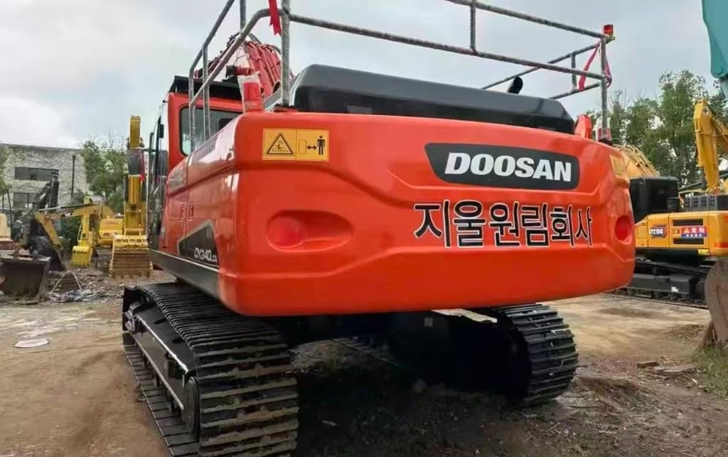 Crawler excavator Doosan DX 340: picture 7 Crawler excavator Doosan DX 340: picture 7