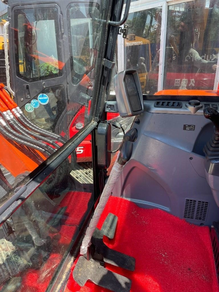 Crawler excavator Doosan DX 60: picture 18