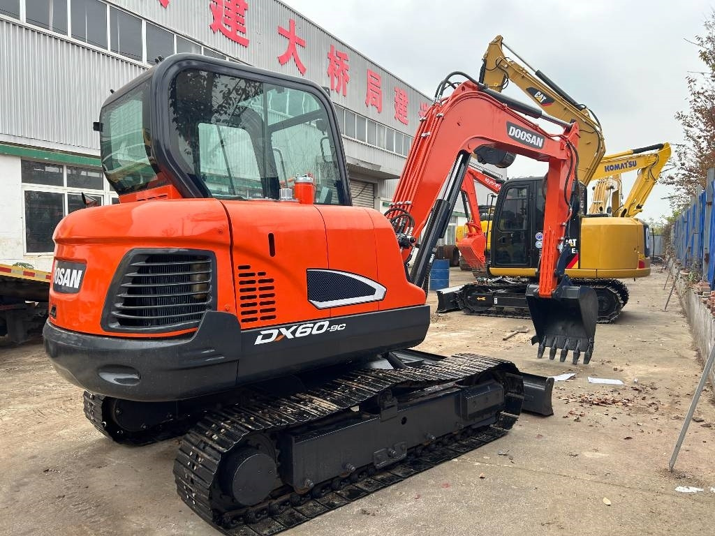 Crawler excavator Doosan DX 60: picture 19