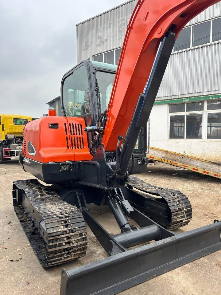 Crawler excavator Doosan DX 60: picture 17
