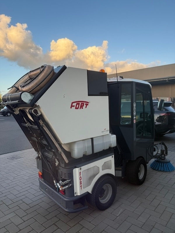Fort MPM - Road sweeper: picture 5 Fort MPM - Road sweeper: picture 5