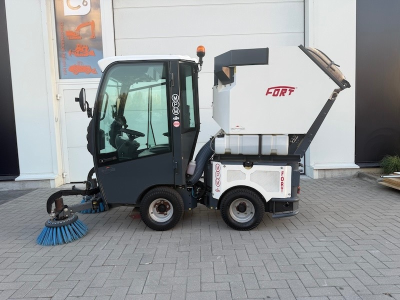 Fort MPM - Road sweeper: picture 1 Fort MPM - Road sweeper: picture 1