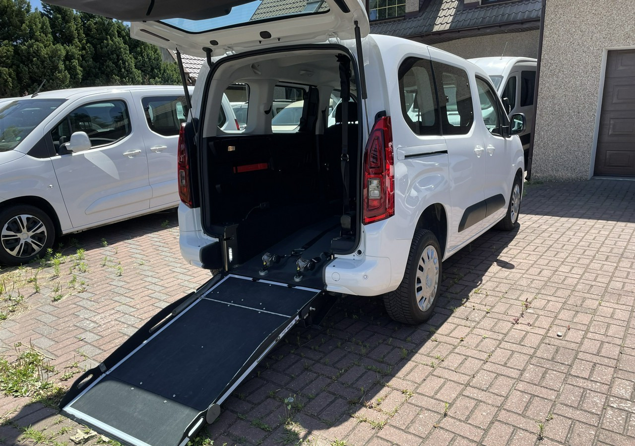 Opel Combo IV Opel Combo Life Niepełnosprawnych inwalida Rampa 32105 km Model 2022 - Car: picture 3 Opel Combo IV Opel Combo Life Niepełnosprawnych inwalida Rampa 32105 km Model 2022 - Car: picture 3