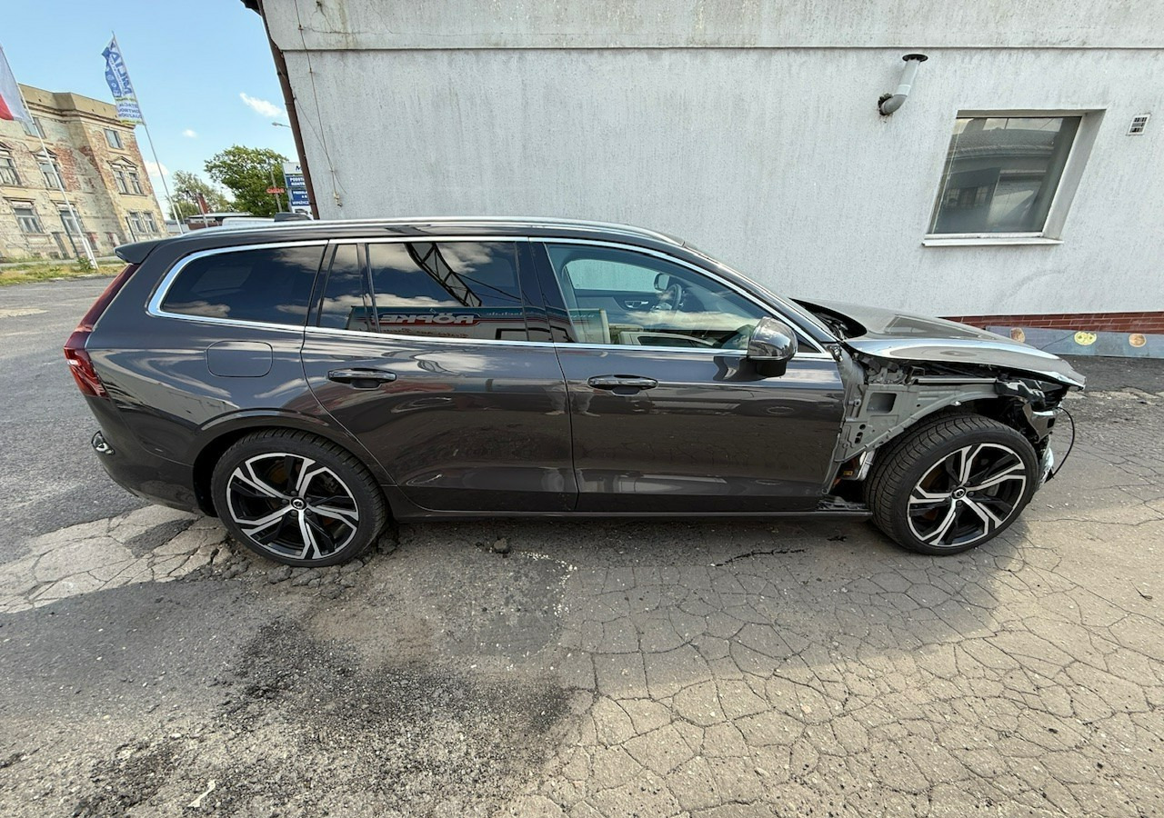 Volvo V60 II Volvo V60 2.0 T8 Plug-in Hybrid 455KM AWD Bogata Wersja Model 2024 - Car: picture 5 Volvo V60 II Volvo V60 2.0 T8 Plug-in Hybrid 455KM AWD Bogata Wersja Model 2024 - Car: picture 5