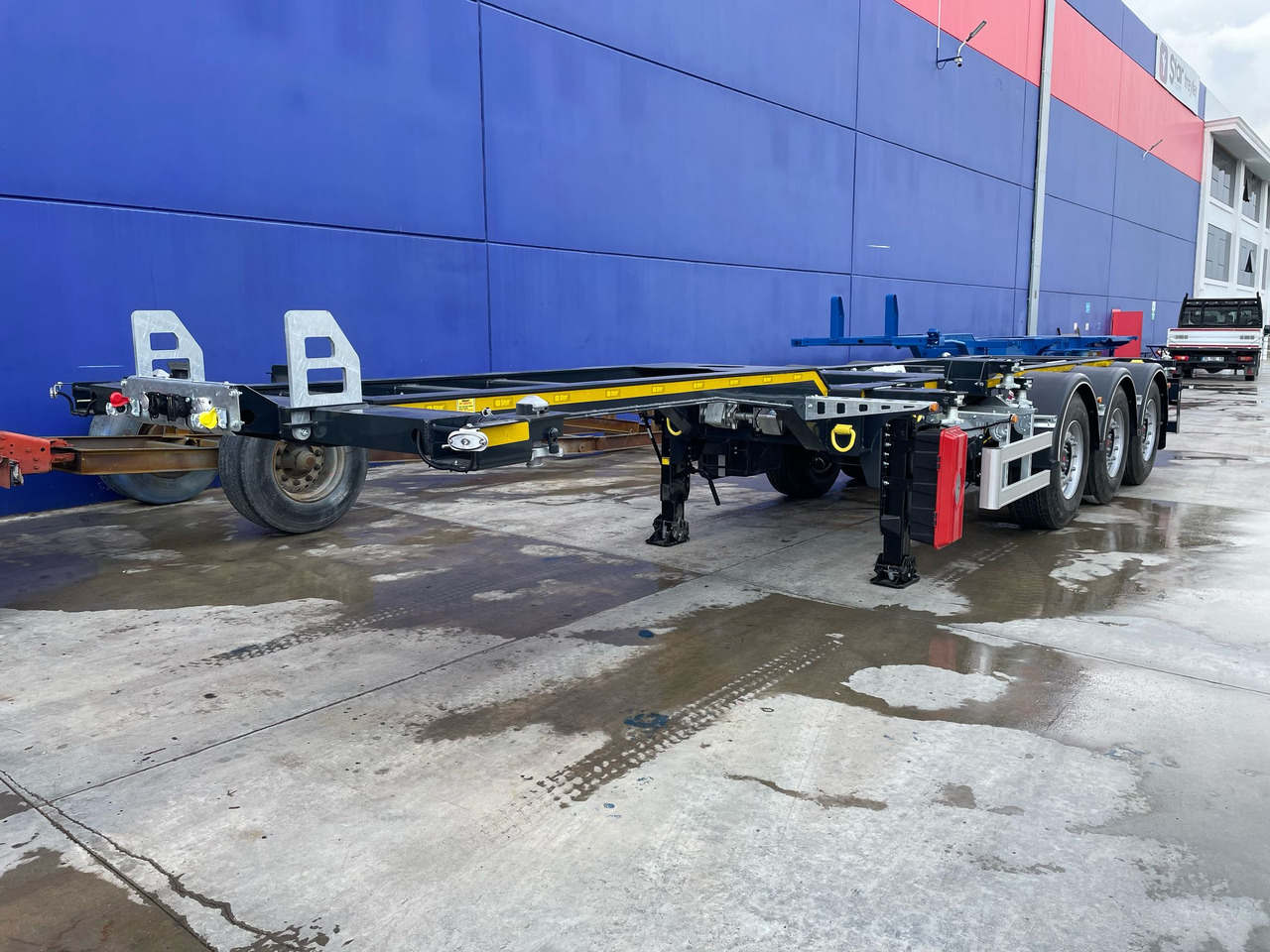 New Container transporter/ Swap body semi-trailer for transportation of containers Star Yagcilar Telescopic container carrier: picture 11