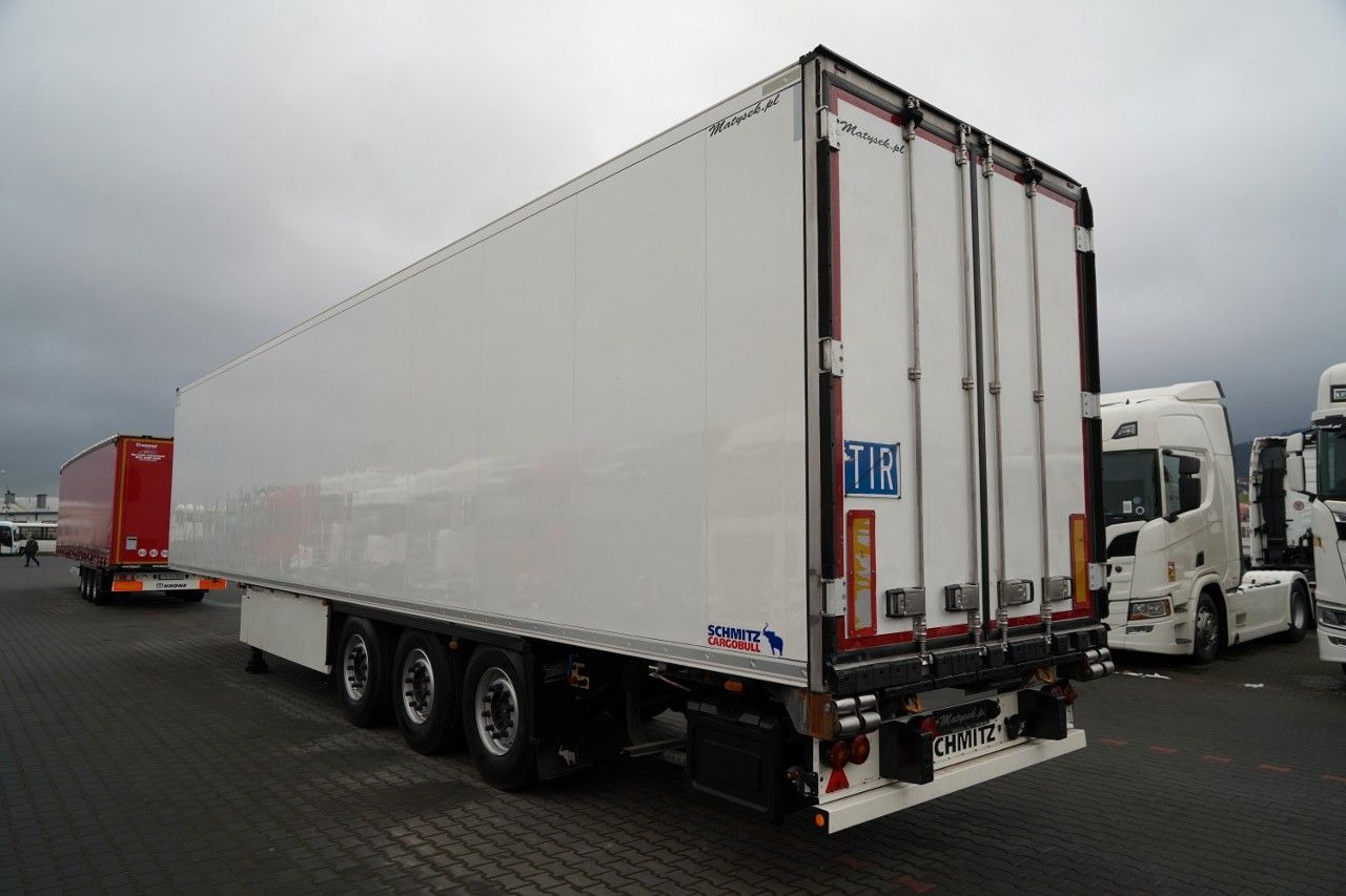 Schmitz Cargobull CHŁODNIA / THERMO KING / HAKÓWKA / OŚ PODNOSZO - Refrigerator semi-trailer: picture 3 Schmitz Cargobull CHŁODNIA / THERMO KING / HAKÓWKA / OŚ PODNOSZO - Refrigerator semi-trailer: picture 3