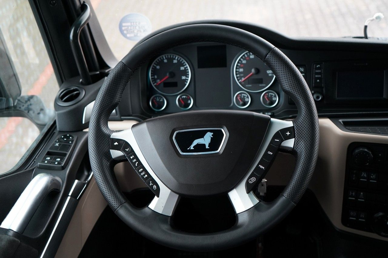 Tractor truck MAN TGX 18.470 / LOW DECK / MEGA / REGULOWANE SIODŁO: picture 28