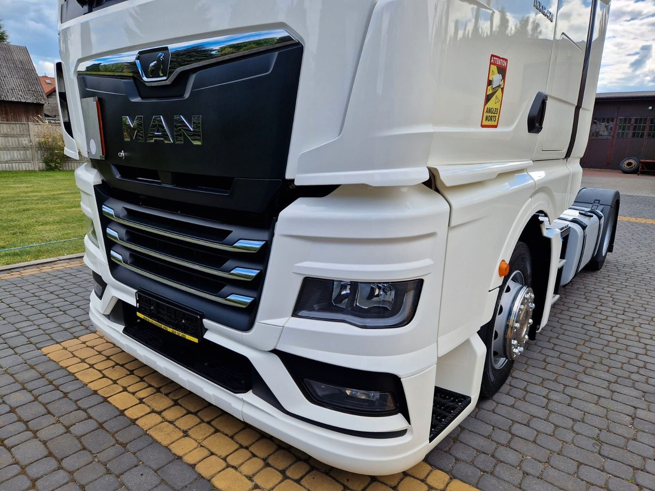MAN TGX 18.470 / MEGA / XXL / LOWDECK / EURO 6 / - Tractor truck: picture 5 MAN TGX 18.470 / MEGA / XXL / LOWDECK / EURO 6 / - Tractor truck: picture 5